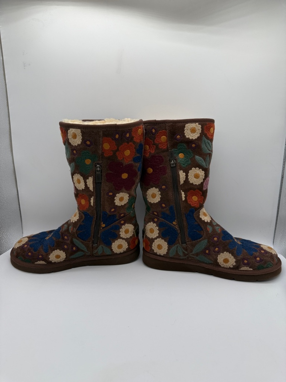 UGG Limited Edition Wahine Embroidered Floral Boots , US 8 - Picture 3 of 9